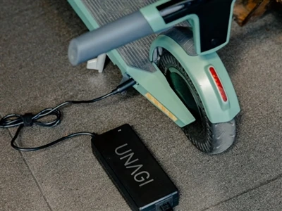 Hur man kopplar ett 24v-batteri till en elektrisk skoter
